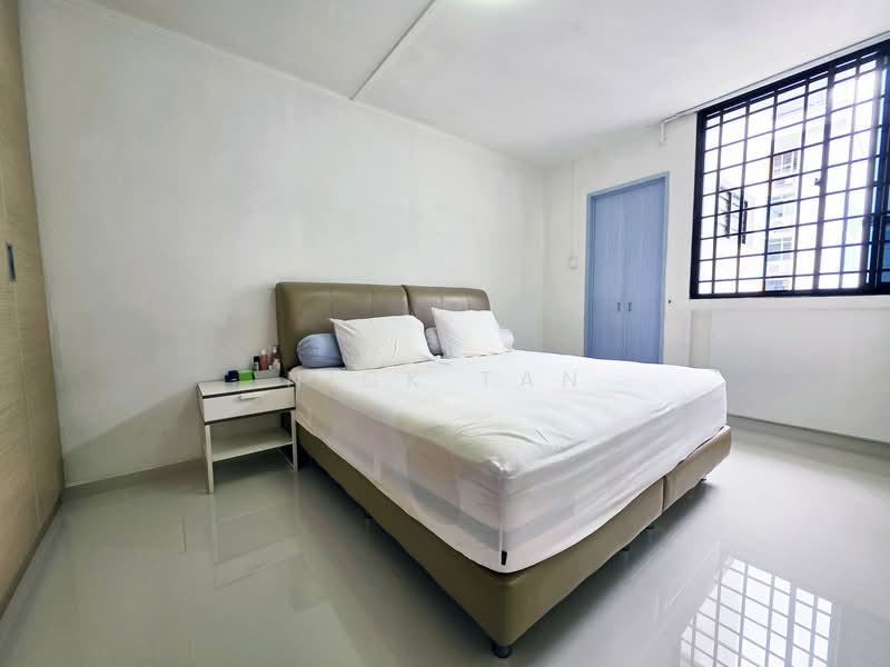 238 Serangoon Avenue 2 HDB Flat For Sale at S$ 758,000 | PropertyGuru Singapore - Bedroom