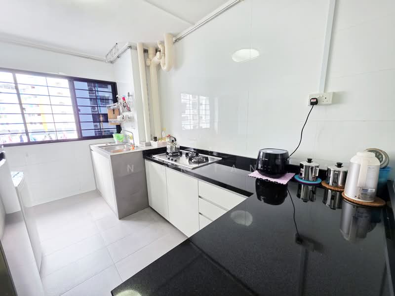 238 Serangoon Avenue 2 HDB Flat For Sale at S$ 758,000 | PropertyGuru Singapore - Kitchen