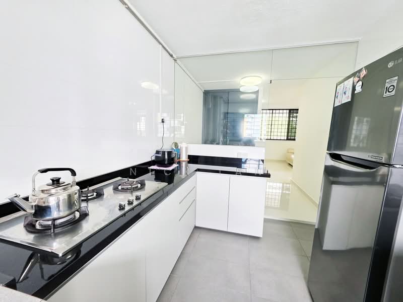 238 Serangoon Avenue 2 HDB Flat For Sale at S$ 758,000 | PropertyGuru Singapore - Kitchen