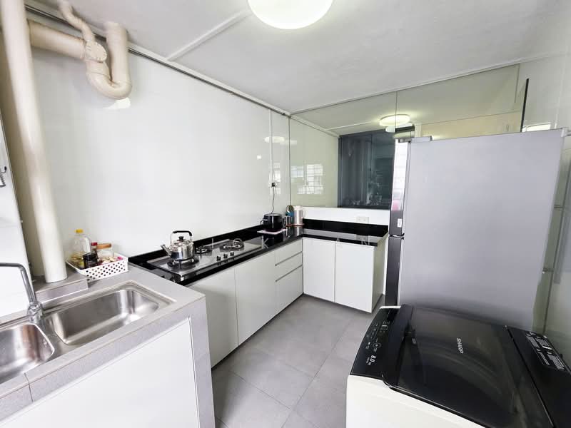 238 Serangoon Avenue 2 HDB Flat For Sale at S$ 758,000 | PropertyGuru Singapore - Kitchen