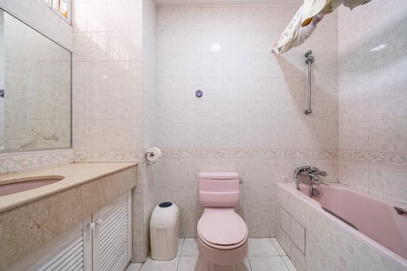 40A Jalan Angin Laut, Jalan Angin Laut, 5 Bedrooms, 3,200 sqft, Terraced House For Rent, by Tang Wai Mun, 500069238 - Bathroom - PropertyGuru.com.sg