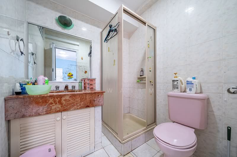 40A Jalan Angin Laut, Jalan Angin Laut, 5 Bedrooms, 3,200 sqft, Terraced House For Rent, by Tang Wai Mun, 500069238 - Bathroom - PropertyGuru.com.sg