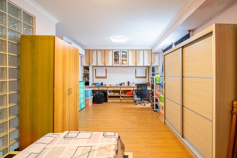 40A Jalan Angin Laut, Jalan Angin Laut, 5 Bedrooms, 3,200 sqft, Terraced House For Rent, by Tang Wai Mun, 500069238 - Study - PropertyGuru.com.sg