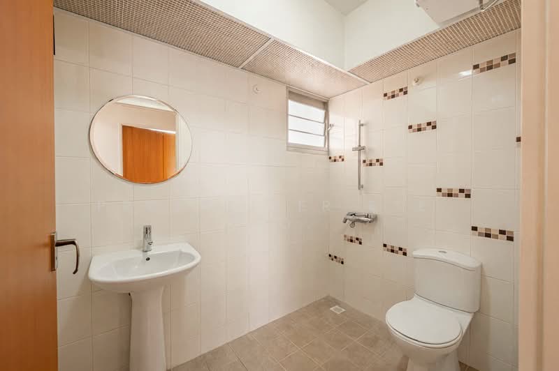 570B Woodlands Avenue 1 HDB Flat For Sale at S$ 599,999 | PropertyGuru Singapore - Bathroom