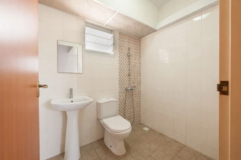 570B Woodlands Avenue 1 HDB Flat For Sale at S$ 599,999 | PropertyGuru Singapore - Bathroom