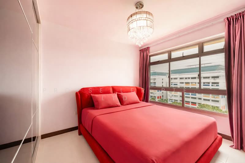 570B Woodlands Avenue 1 HDB Flat For Sale at S$ 599,999 | PropertyGuru Singapore - Bedroom