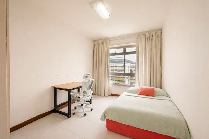570B Woodlands Avenue 1 HDB Flat For Sale at S$ 599,999 | PropertyGuru Singapore - Bedroom