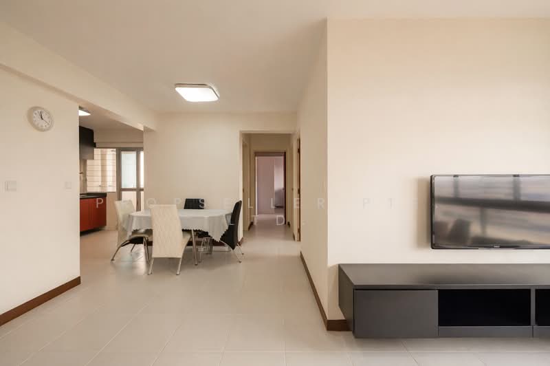 570B Woodlands Avenue 1 HDB Flat For Sale at S$ 599,999 | PropertyGuru Singapore - Living Room