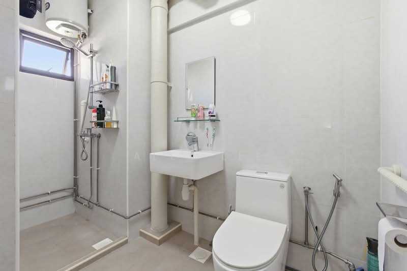 228 Pending Road HDB Flat For Sale at S$ 900,000 | PropertyGuru Singapore - Bathroom