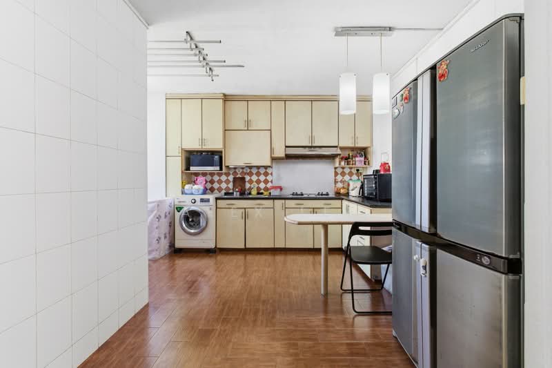 228 Pending Road HDB Flat For Sale at S$ 900,000 | PropertyGuru Singapore - Kitchen