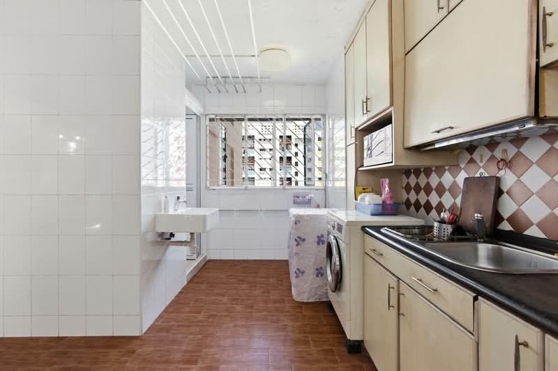 228 Pending Road HDB Flat For Sale at S$ 900,000 | PropertyGuru Singapore - Kitchen