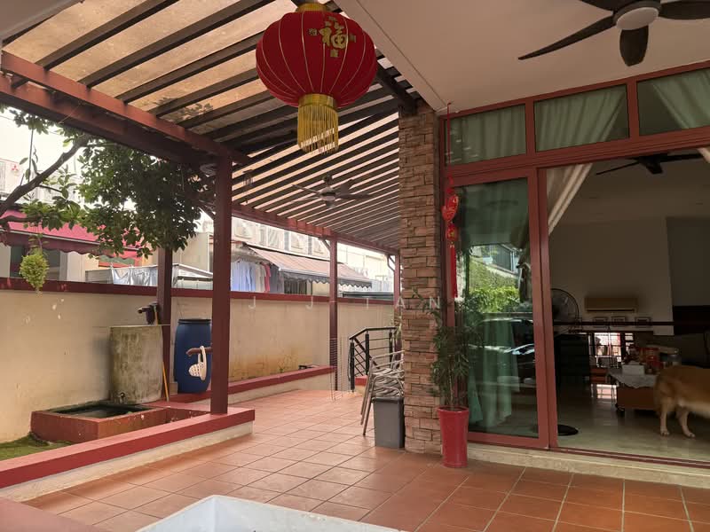 Tanah Merah Green Corner Terrace For Sale at S$ 3,999,000 | PropertyGuru Singapore - Exterior