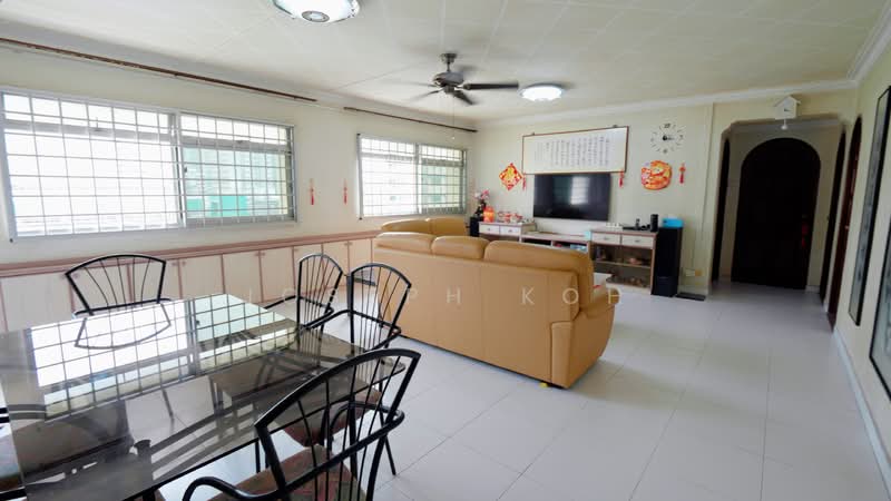 139 Jalan Bukit Merah HDB Flat For Sale at S$ 1,100,000 | PropertyGuru Singapore - Living Room