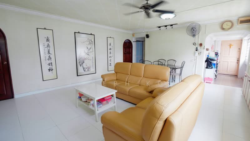139 Jalan Bukit Merah HDB Flat For Sale at S$ 1,100,000 | PropertyGuru Singapore - Living Room