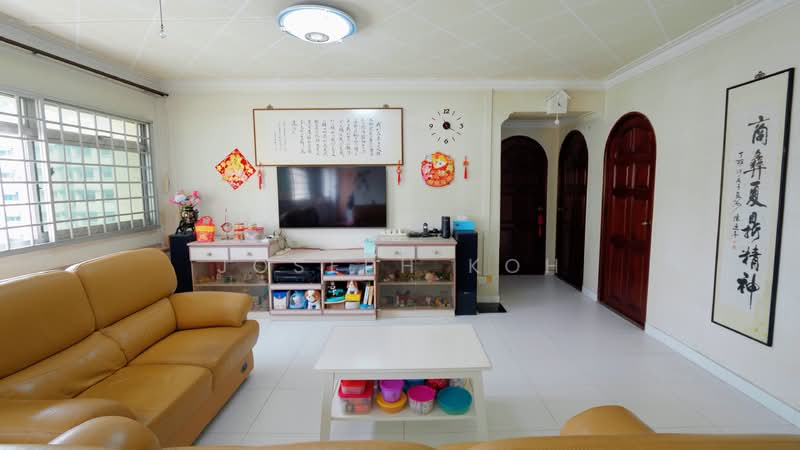 139 Jalan Bukit Merah HDB Flat For Sale at S$ 1,100,000 | PropertyGuru Singapore - Living Room