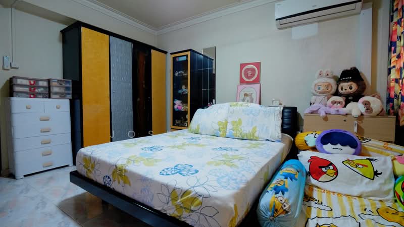 139 Jalan Bukit Merah HDB Flat For Sale at S$ 1,100,000 | PropertyGuru Singapore - Bedroom