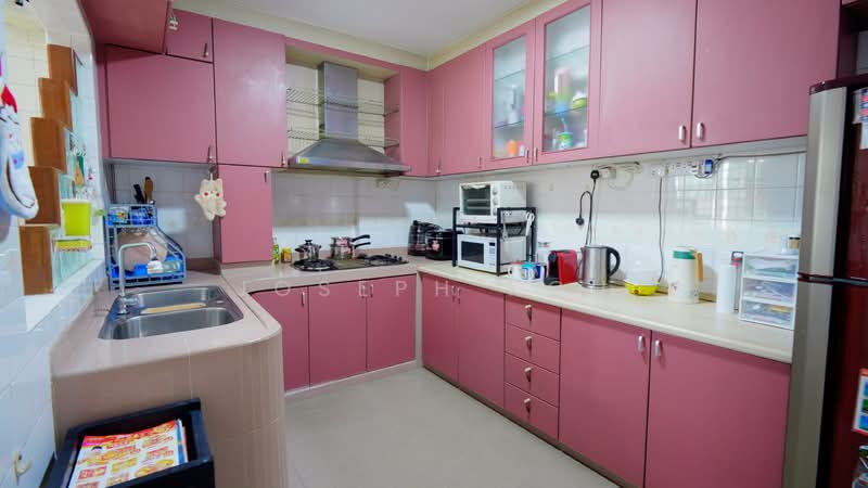 139 Jalan Bukit Merah HDB Flat For Sale at S$ 1,100,000 | PropertyGuru Singapore - Kitchen