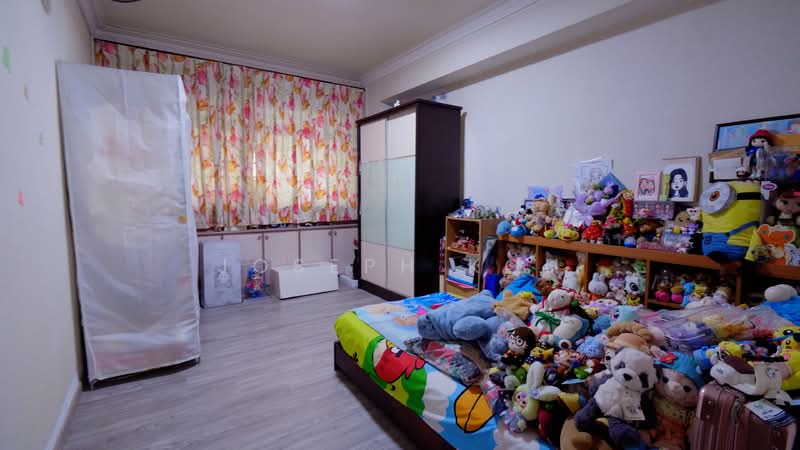 139 Jalan Bukit Merah HDB Flat For Sale at S$ 1,100,000 | PropertyGuru Singapore - Bedroom