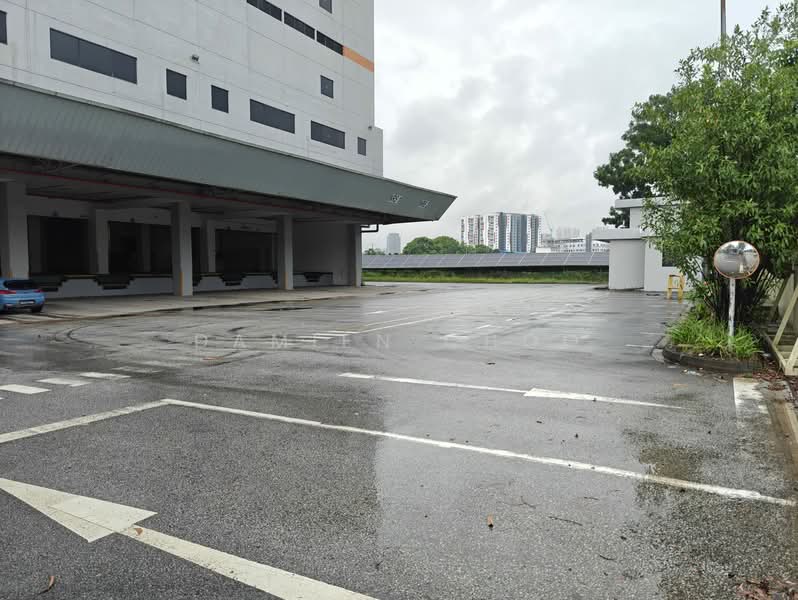 Self contained warehouse, , 195,000 sqft, Factory / Workshop (B2) For Rent, by Damien Choo, 500069307 - CommercialGuru.com.sg