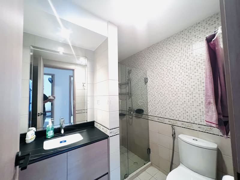 Yishun Emerald, 20 Canberra Drive, 3 Bedrooms, 1,195 sqft, Condominium For Rent, by Vincent Chow, 500069309 - Bathroom - PropertyGuru.com.sg