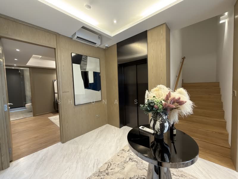 Brand New Inter-Terrace in Novena D11 ❤️ Move In Now! Terraced House For Sale at S$ 7,880,000 | PropertyGuru Singapore - Entrance