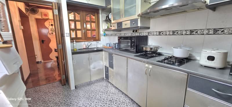 649B Jurong West Street 61 HDB Flat For Sale at S$ 708,000 | PropertyGuru Singapore - Kitchen