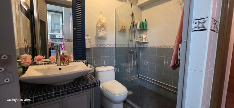 649B Jurong West Street 61 HDB Flat For Sale at S$ 708,000 | PropertyGuru Singapore - Bathroom