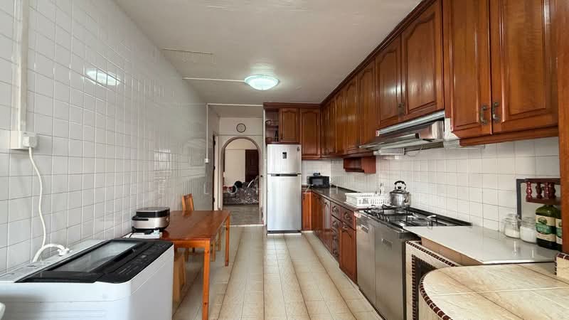 381 Clementi Avenue 5 HDB Flat For Sale at S$ 648,000 | PropertyGuru Singapore - Kitchen