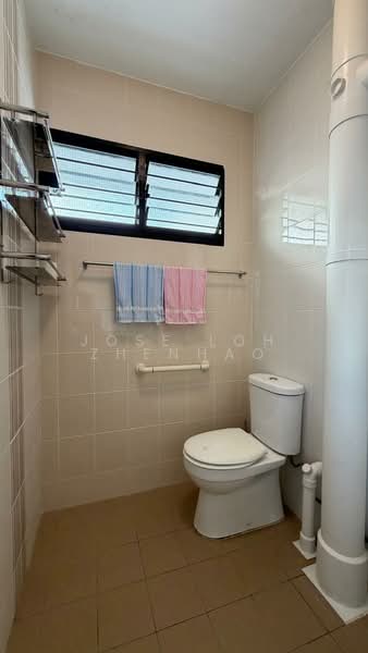 381 Clementi Avenue 5 HDB Flat For Sale at S$ 648,000 | PropertyGuru Singapore - Bathroom