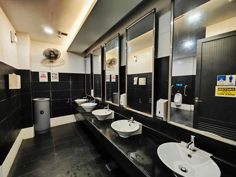 Primz Bizhub, 21 Woodlands Close singapore, 1,313 sqft, Light Industrial (B1) For Sale, by Jensen Lee, 500069330 - Bathroom - CommercialGuru.com.sg