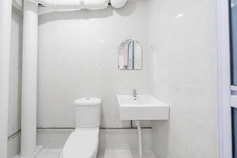 509 Jelapang Road HDB Flat For Sale at S$ 500,000 | PropertyGuru Singapore - Bathroom