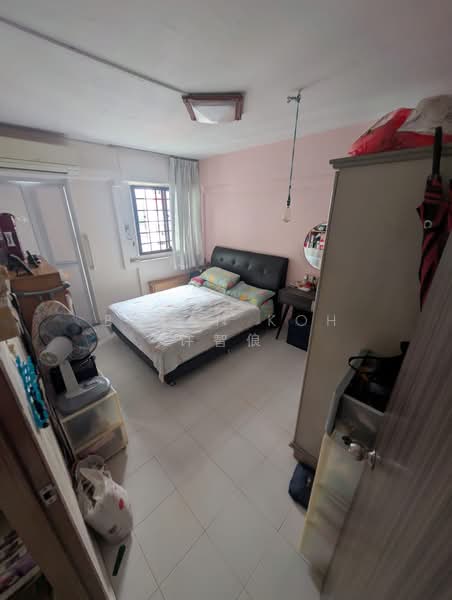 54 Pipit Road HDB Flat For Sale at S$ 680,000 | PropertyGuru Singapore - Bedroom