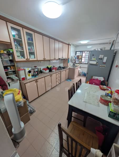 54 Pipit Road HDB Flat For Sale at S$ 680,000 | PropertyGuru Singapore - Kitchen
