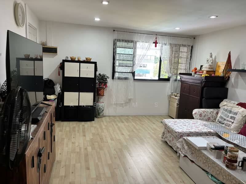 412 Commonwealth Avenue West HDB Flat For Sale at S$ 630,000 | PropertyGuru Singapore - Living Room