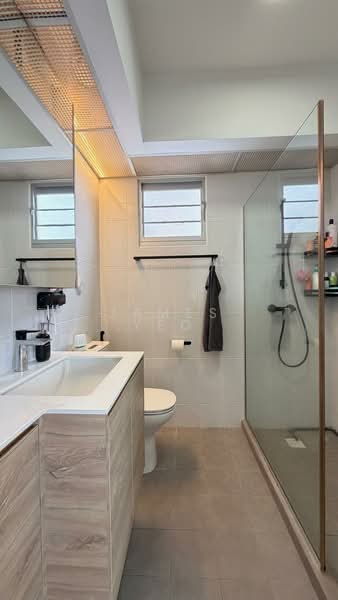451A Sengkang West Way HDB Flat For Sale at S$ 769,999 | PropertyGuru Singapore - Bathroom