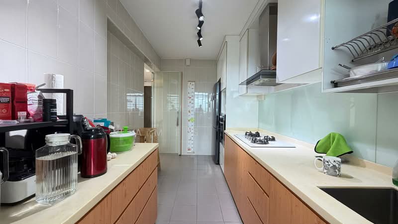 451A Sengkang West Way HDB Flat For Sale at S$ 769,999 | PropertyGuru Singapore - Kitchen