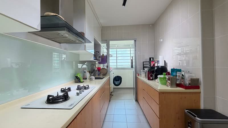 451A Sengkang West Way HDB Flat For Sale at S$ 769,999 | PropertyGuru Singapore - Kitchen