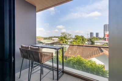 For Sale - Rare Freehold 1bed 1 bath, Corner unit