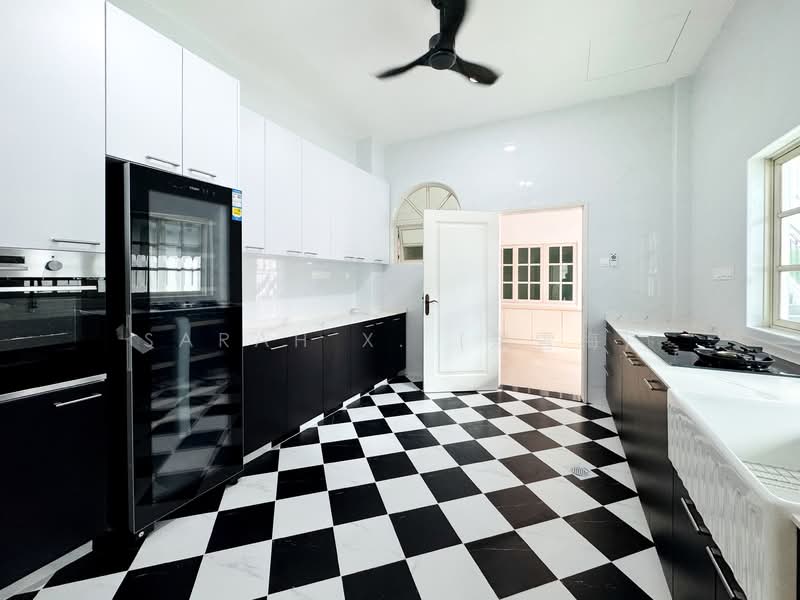 Old Holland Road, , 6 Bedrooms, 12,000 sqft, Good Class Bungalow For Rent, by Sarah X. (郑雪梅), 500069382 - Kitchen - PropertyGuru.com.sg