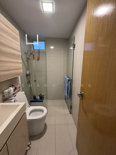 The Tampines Trilliant, 21 Tampines Central 7, 3 Bedrooms, 872 sqft, Executive Condominium For Sale, by Shawn Yong, 500069392 - Bathroom - PropertyGuru.com.sg