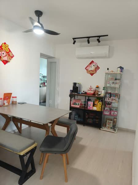 126A Edgedale Plains HDB Flat For Sale at S$ 650,000 | PropertyGuru Singapore - Dining Room