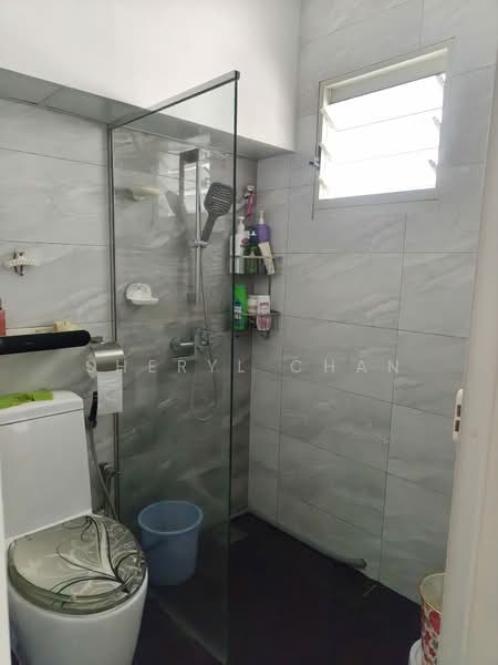 126A Edgedale Plains HDB Flat For Sale at S$ 650,000 | PropertyGuru Singapore - Bathroom