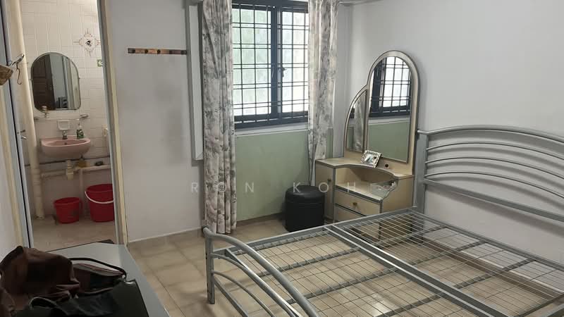 466 Jurong West Street 41 HDB Flat For Sale at S$ 500,000 | PropertyGuru Singapore - Bedroom