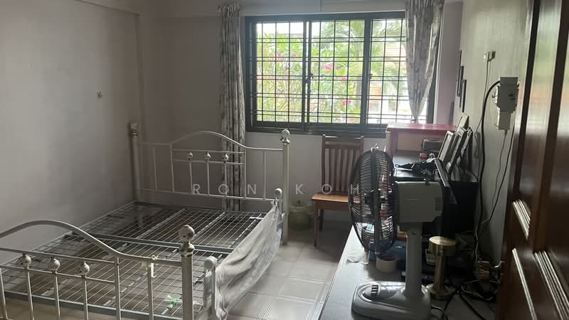 466 Jurong West Street 41 HDB Flat For Sale at S$ 500,000 | PropertyGuru Singapore - Bedroom