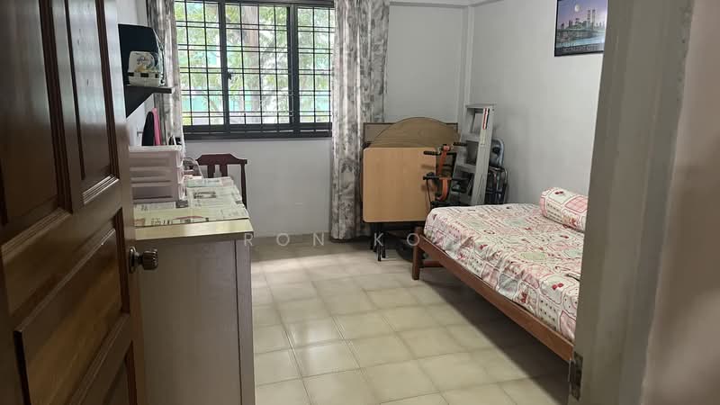 466 Jurong West Street 41 HDB Flat For Sale at S$ 500,000 | PropertyGuru Singapore - Bedroom
