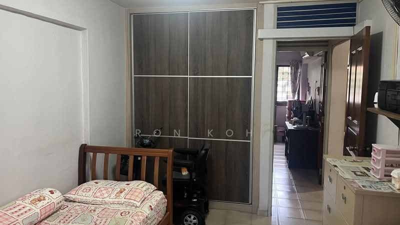 466 Jurong West Street 41 HDB Flat For Sale at S$ 500,000 | PropertyGuru Singapore - Bedroom