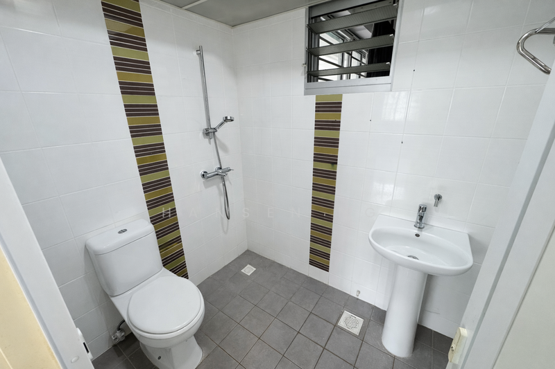 673C Edgefield Plains, 673C Edgefield Plains, 3 Bedrooms, 969 sqft, HDB Flat For Rent, by Hansen Ng, 500069401 - Bathroom - PropertyGuru.com.sg