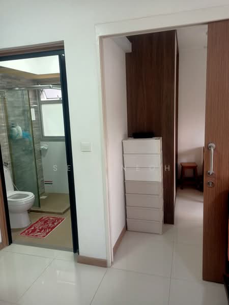 460D Bukit Batok West Avenue 9 HDB Flat For Sale at S$ 408,000 | PropertyGuru Singapore - Bathroom