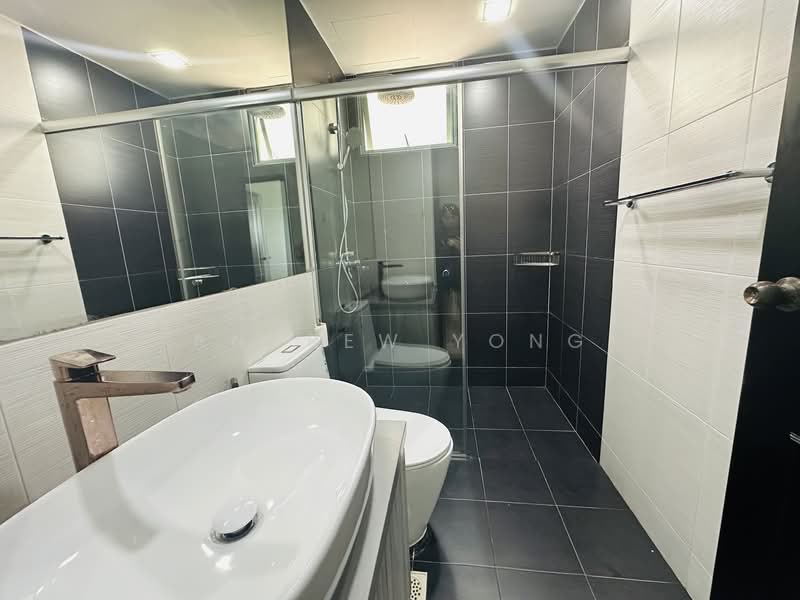 Yew Mei Green Condominium For Sale at S$ 1,580,000 | PropertyGuru Singapore - Bathroom