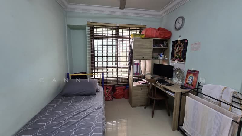 664B Jurong West Street 64 HDB Flat For Sale at S$ 699,000 | PropertyGuru Singapore - Bedroom